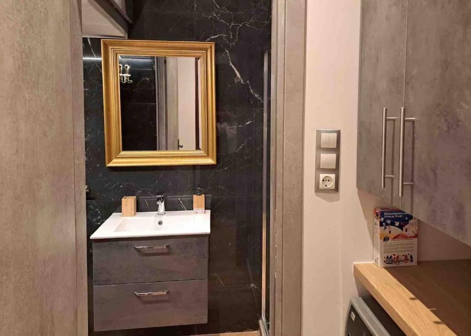 Royal Blue Grand Suite No 4 Piraeus Port ภายนอก รูปภาพ