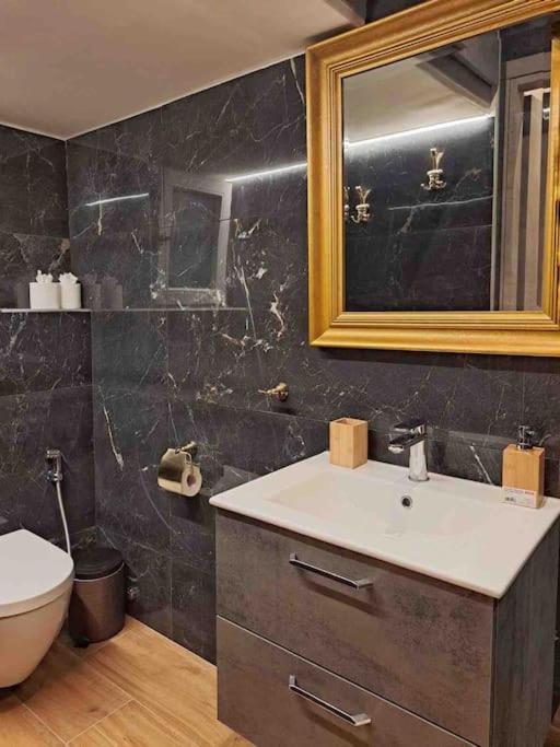 Royal Blue Grand Suite No 4 Piraeus Port ภายนอก รูปภาพ